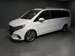 Arktikweiß Gebraucht 2024 Mercedes V220 Style Van / Kleinbus | 59.380 € (Fairer Preis)