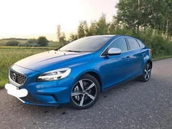 Blau Gebraucht 2017 Volvo V40 R-Design Kombi | 14.900 € (Fairer Preis)