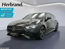 Metalliclack kosmosschwarz Gebraucht 2024 Mercedes 200 AMG line SUV | 36.970 € (Fairer Preis)