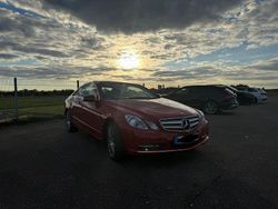 Rot Gebraucht 2011 Mercedes E200 Coupé | 10.500 € (Fairer Preis)