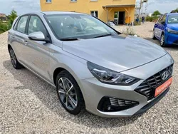 Silber Gebraucht 2023 Hyundai i30 Limousine | 14.200 € (Guter Preis)