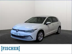 Weiss Gebraucht 2024 VW Golf VIII Life Limousine | 23.255 € (Guter Preis)