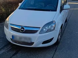 Weiß Gebraucht 2010 Opel Zafira Van / Kleinbus | 2.100 € (Guter Preis)