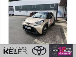 Ginger beige metallic/dach mysticschwarz mica Gebraucht 2024 Toyota Aygo Team Kleinwagen | 18.380 € (Fairer Preis)