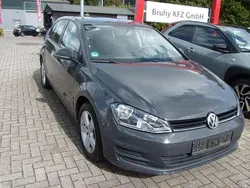 Grau Gebraucht 2016 VW Golf VII Comfortline Limousine | 11.949 € (Fairer Preis)