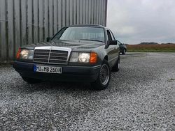 Grau Gebraucht 1987 Mercedes E260 Limousine | 6.700 €