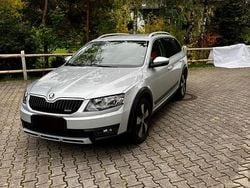 Silber Gebraucht 2015 Skoda Octavia Scout Scout 4x4 Kombi | 14.900 € (Etwas zu teuer)