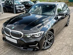 Schwarz Gebraucht 2022 BMW 330 Luxury Line Kombi | 35.999 € (Fairer Preis)