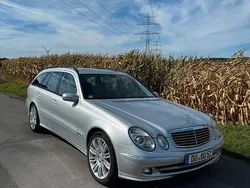 Silber Gebraucht 2005 Mercedes E280 Avantgarde Kombi | 10.500 €