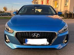 Blau Gebraucht 2017 Hyundai i30 Pure Limousine | 8.500 € (Etwas zu teuer)