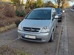 Grau Gebraucht 2004 Opel Meriva Van / Kleinbus | 3.900 € (Etwas zu teuer)