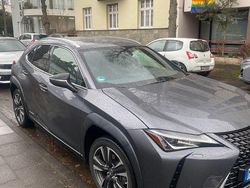 Grau Gebraucht 2021 Lexus UX 300e SUV | 25.900 € (Fairer Preis)