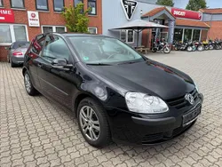 Schwarz Gebraucht 2004 VW Golf IV Trendline Kleinwagen | 1.890 € (Fairer Preis)