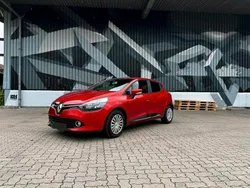 Rot Gebraucht 2015 Renault Clio IV Kleinwagen | 7.500 €