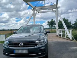 Grau Gebraucht 2022 VW Tiguan SUV | 28.900 € (Guter Preis)
