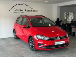 Rot Gebraucht 2018 VW Golf Sportsvan Comfortline Van / Kleinbus | 14.980 € (Fairer Preis)