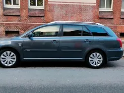 Grau Gebraucht 2005 Toyota Avensis Kombi | 1.300 € (Guter Preis)