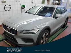Grau vapour grey / metallic Gebraucht 2023 Volvo V60 CC Plus Kombi | 35.950 € (Guter Preis)