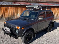 Grau Gebraucht 2022 Lada niva SUV | 16.790 € (Etwas zu teuer)