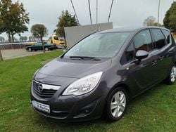 Grau Gebraucht 2011 Opel Meriva Design Edition Van / Kleinbus | 3.900 € (Superpreis)