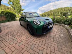 Grün Gebraucht 2021 Mini Cooper SE Classic Kleinwagen | 18.590 € (Teuer)