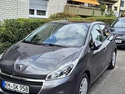 Grau Gebraucht 2018 Peugeot 208 Allure Kleinwagen | 8.500 € (Fairer Preis)