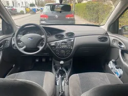 Rot Gebraucht 2003 Ford Focus Ghia Limousine | 3.100 € (Etwas zu teuer)