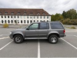 Grau Gebraucht 1998 Ford Explorer SUV | 2.500 €