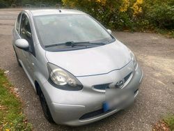 Silber Gebraucht 2006 Toyota Aygo Kleinwagen | 1.550 €