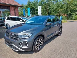 Indiumgrau metallic Gebraucht 2024 VW T-Roc Style SUV | 31.990 € (Fairer Preis)