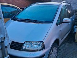 Grau Gebraucht 2001 Seat Alhambra Van / Kleinbus | 1.800 €