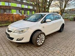 Weiß Gebraucht 2012 Opel Astra Limousine | 2.399 € (Guter Preis)
