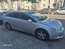 Silber Gebraucht 2010 Toyota Avensis Executive Kombi | 8.500 € (Etwas zu teuer)