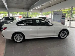 Mineralweiss Gebraucht 2020 BMW 330e Limousine | 28.950 € (Fairer Preis)