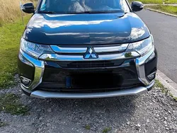 Schwarz Gebraucht 2015 Mitsubishi Outlander Classic Collection Plus SUV | 14.500 € (Fairer Preis)