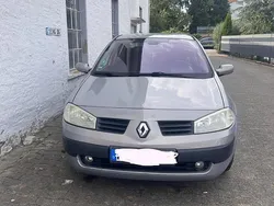 Grau Gebraucht 2004 Renault Mégane II Limousine | 1.690 € (Fairer Preis)