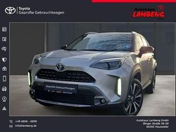 Shimmering silver metallic, dach schwarz Gebraucht 2022 Toyota Yaris Hybrid Edition | 27.590 € (Teuer)