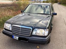 Schwarz Gebraucht 1996 Mercedes E220 Limousine | 4.800 € (Fairer Preis)