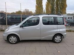 Silber Gebraucht 2002 Toyota Yaris Luna Kombi | 1.850 € (Guter Preis)