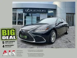 Graphite black Gebraucht 2021 Lexus ES300H Luxury Line Limousine | 40.300 €