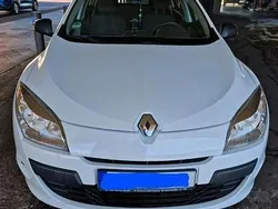 Weiß Gebraucht 2011 Renault Mégane III Limousine | 5.900 € (Etwas zu teuer)