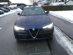 Blau Gebraucht 2017 Alfa Romeo Giulia Veloce Limousine | 24.990 € (Etwas zu teuer)