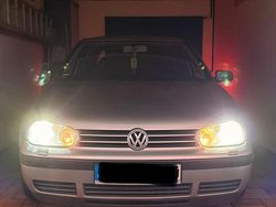Silber Gebraucht 2002 VW Golf IV Kleinwagen | 3.099 €