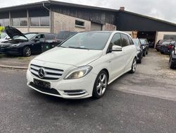 Weiß Gebraucht 2012 Mercedes B200 Edition 1 Van / Kleinbus | 4.250 €