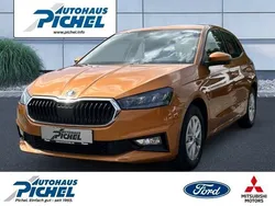 Orange(metallic) Gebraucht 2024 Skoda Fabia Selection Limousine | 15.990 € (Guter Preis)