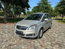 Grau Gebraucht 2005 Opel Zafira Edition Van / Kleinbus | 3.950 € (Fairer Preis)
