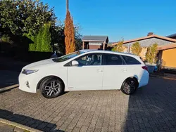 Weiß Gebraucht 2015 Toyota Auris Touring Sports Kombi | 5.950 € (Guter Preis)