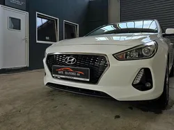 Weiß Gebraucht 2017 Hyundai i30 Trend Limousine | 12.500 € (Etwas zu teuer)