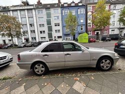 Grau Gebraucht 2000 Mercedes C220 Classic Limousine | 4.500 € (Etwas zu teuer)