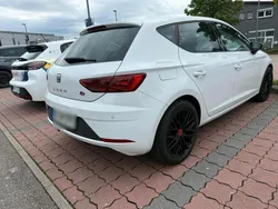Weiß Gebraucht 2018 Seat Leon Limousine | 14.100 €